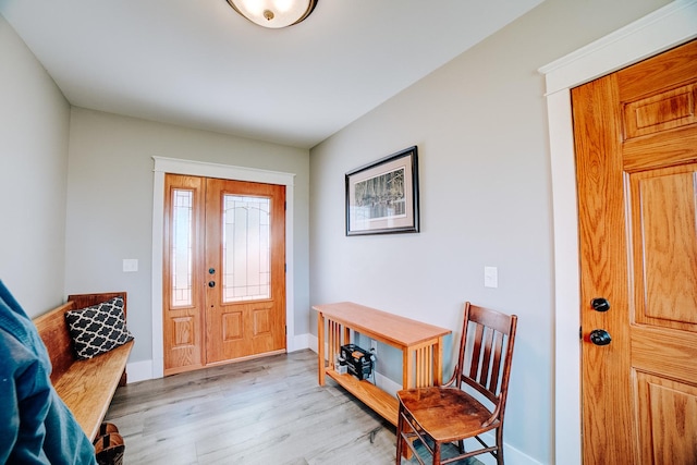 1533 E 1400 N Rd, Crescent City, IL 60928 - entrance foyer featuring wood finished floors and baseboards