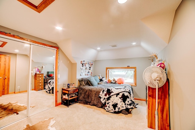 1533 E 1400 N Rd, Crescent City, IL 60928 - bedroom featuring carpet flooring, recessed lighting, and vaulted ceiling