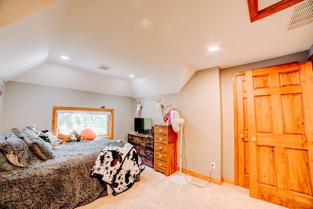 1533 E 1400 N Rd, Crescent City, IL 60928 - bedroom featuring light colored carpet, vaulted ceiling, and recessed lighting