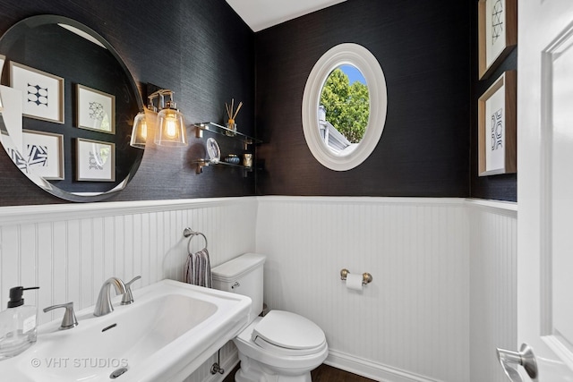 128 W Windsor Ave, Lombard, IL 60148 - bathroom with wainscoting, wood finished floors, and wallpapered walls