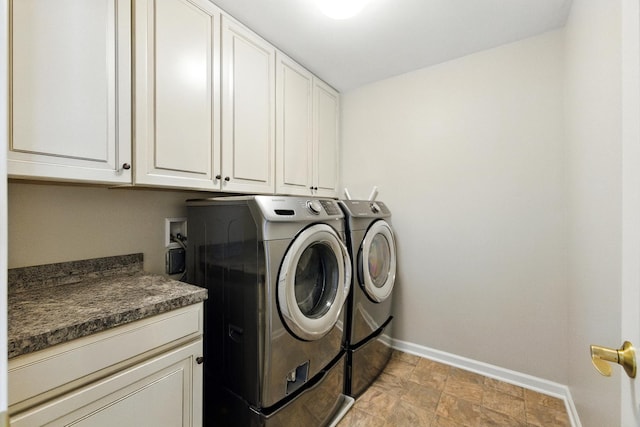 918 Glacial Falls Dr, Gilberts, IL 60136 - laundry area featuring cabinet space and independent washer and dryer