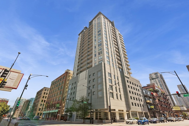 330 W Grand Ave Unit 1307, Chicago, IL 60654 - view of property featuring a view of city