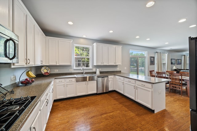 1616 Sutton Pl, Bolingbrook, IL 60490 - kitchen featuring stainless steel appliances, plenty of natural light, a peninsula, white cabinets, and recessed lighting