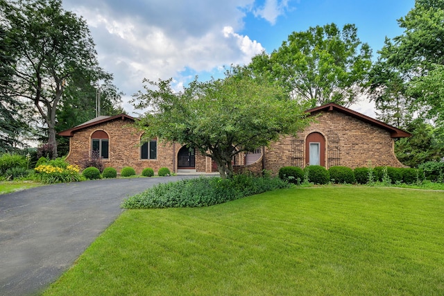 38W140 Rosewood Dr, Batavia, IL 60510 - photo 1