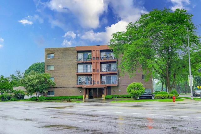 4838 Howard St Unit 301, Skokie, IL 60077 - view of apartment building / complex with uncovered parking