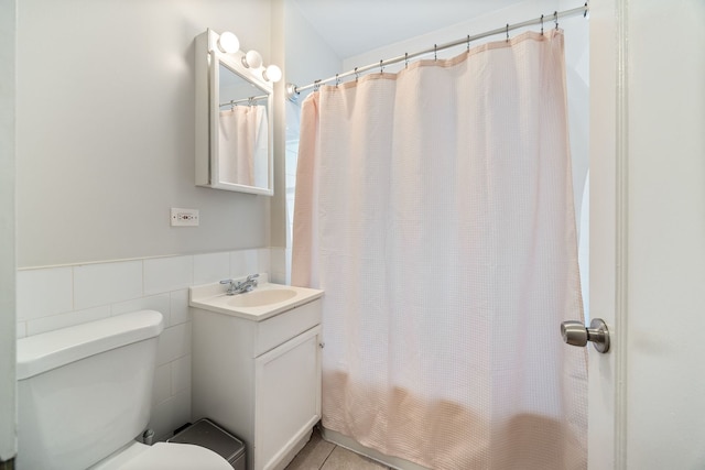 4753 N Talman St Unit 2S, Chicago, IL 60625 - full bath with vanity, tile patterned floors, and tile walls