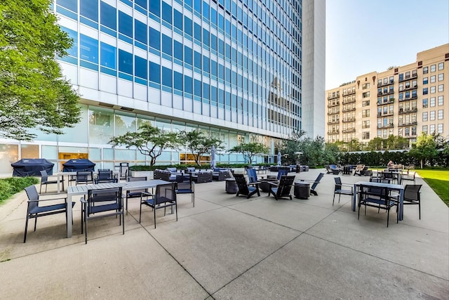 500 W Superior St Unit 1804, Chicago, IL 60654 - surrounding community featuring a patio area and outdoor dining area