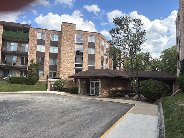 1103 S Hunt Club Dr Unit 125, Mount Prospect, IL 60056 - view of building exterior with uncovered parking