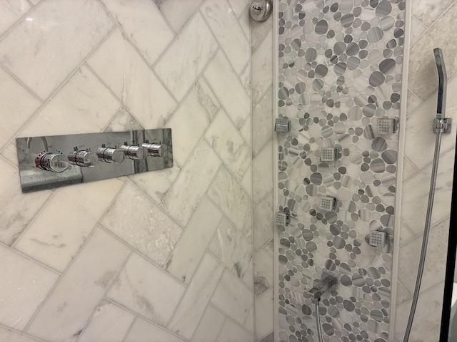 1103 S Hunt Club Dr Unit 125, Mount Prospect, IL 60056 - bathroom view of a tile shower