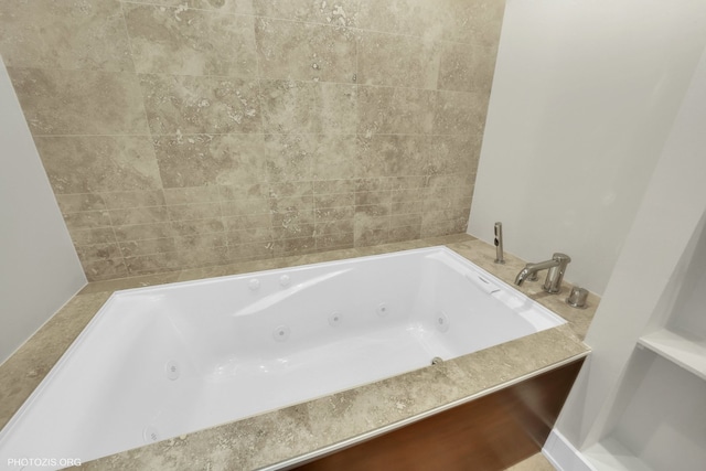 3321 N Sheffield Ave Unit 4, Chicago, IL 60657 - full bathroom featuring a tub with jets