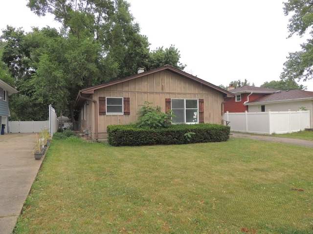 1025 S Ardmore Ave, Villa Park, IL 60181 - view of front of property featuring board and batten siding