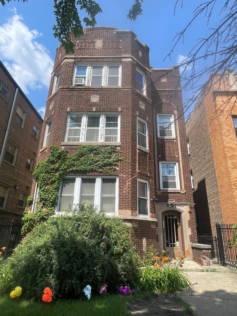 7840 S Jeffery Blvd, Chicago, IL 60649 - view of building exterior