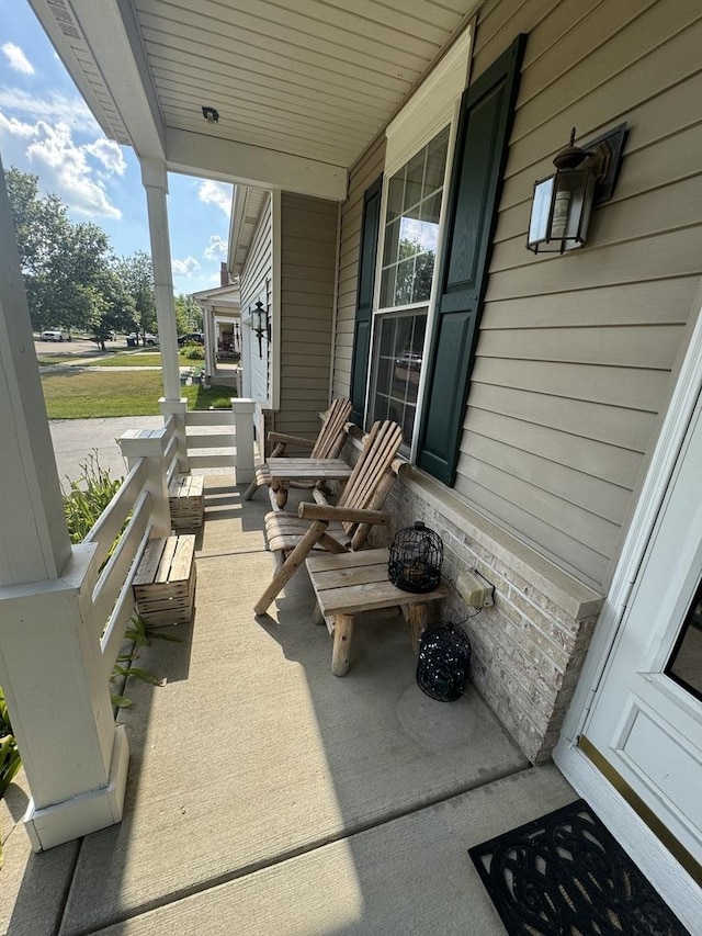 189 E Lark Ave, Cortland, IL 60112 - view of covered porch