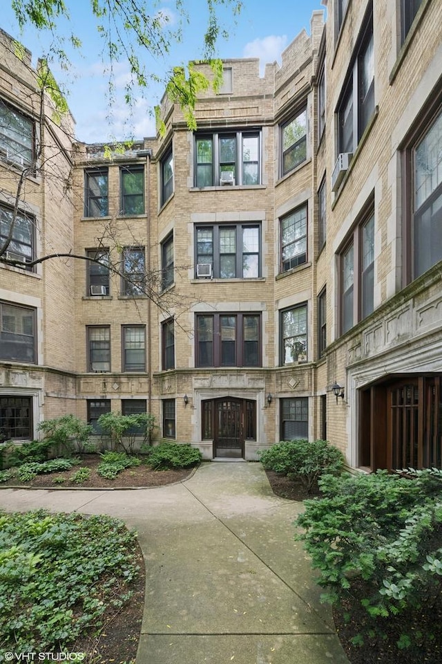 1219 W Lunt Ave Unit 1B, Chicago, IL 60626 - view of apartment building / complex