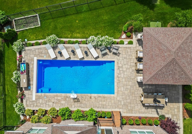 13052 Dunmoor Dr, Lemont, IL 60439 - aerial view of a pool