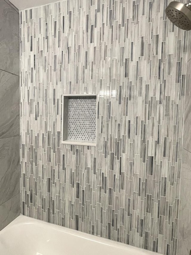 2100 Lloyd Ave, Lombard, IL 60148 - view of full bathroom
