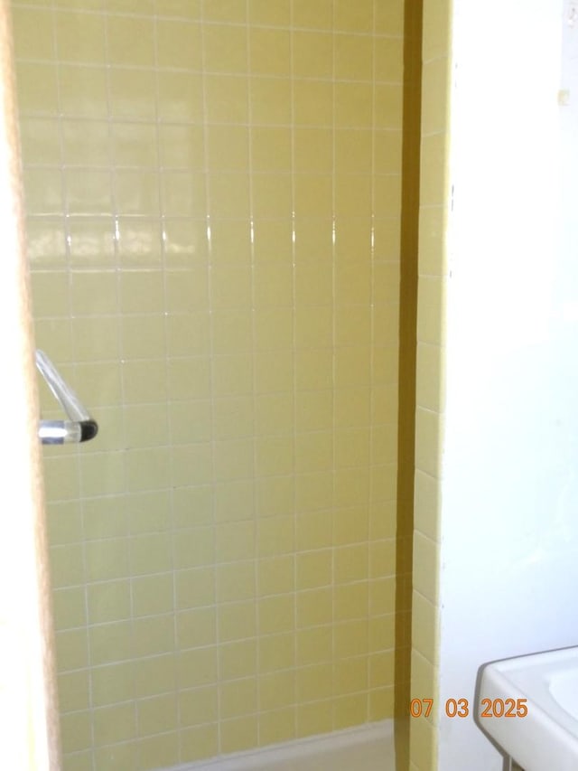 475 Courtesy Ln, Des Plaines, IL 60018 - bathroom view