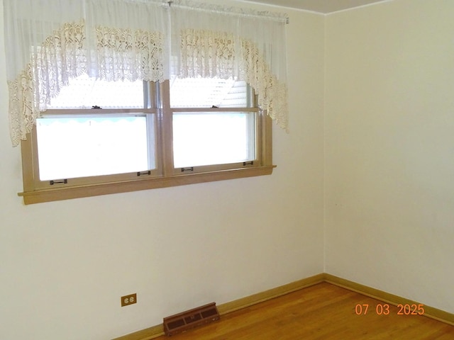 475 Courtesy Ln, Des Plaines, IL 60018 - unfurnished room with wood finished floors and baseboards