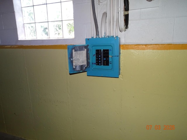 475 Courtesy Ln, Des Plaines, IL 60018 - detailed view of electric panel