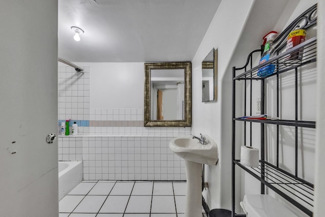 3031 S Central Park Ave, Chicago, IL 60623 - full bath featuring shower / washtub combination, tile patterned flooring, and tile walls