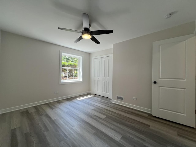 909 N Waiola Ave, La Grange Park, IL 60526 - unfurnished bedroom featuring dark wood-style floors, a closet, and a ceiling fan