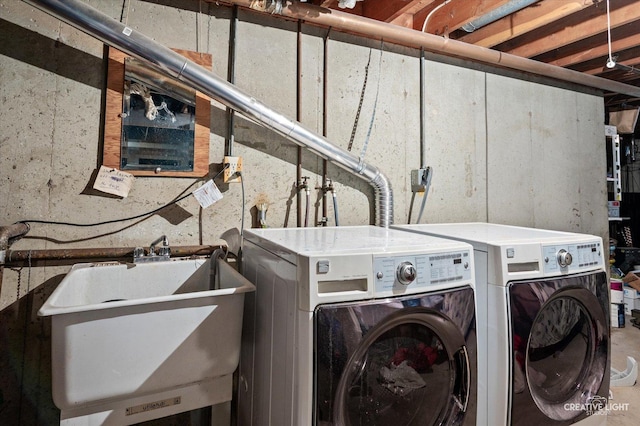 15418 S Pratt Ln, Plainfield, IL 60544 - laundry room featuring washing machine and dryer