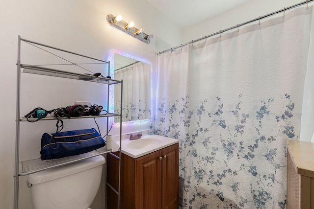 5121 W Henderson Ave, Chicago, IL 60641 - full bath with vanity and a shower with shower curtain