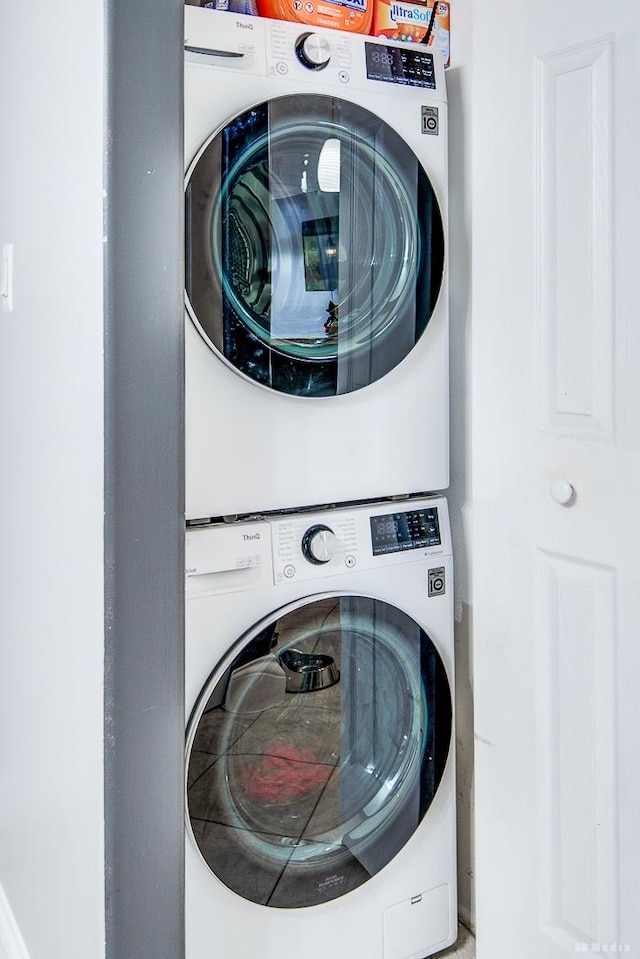 14620 Scarborough Ct Unit M2, Oak Forest, IL 60452 - washroom with estacked washer and dryer