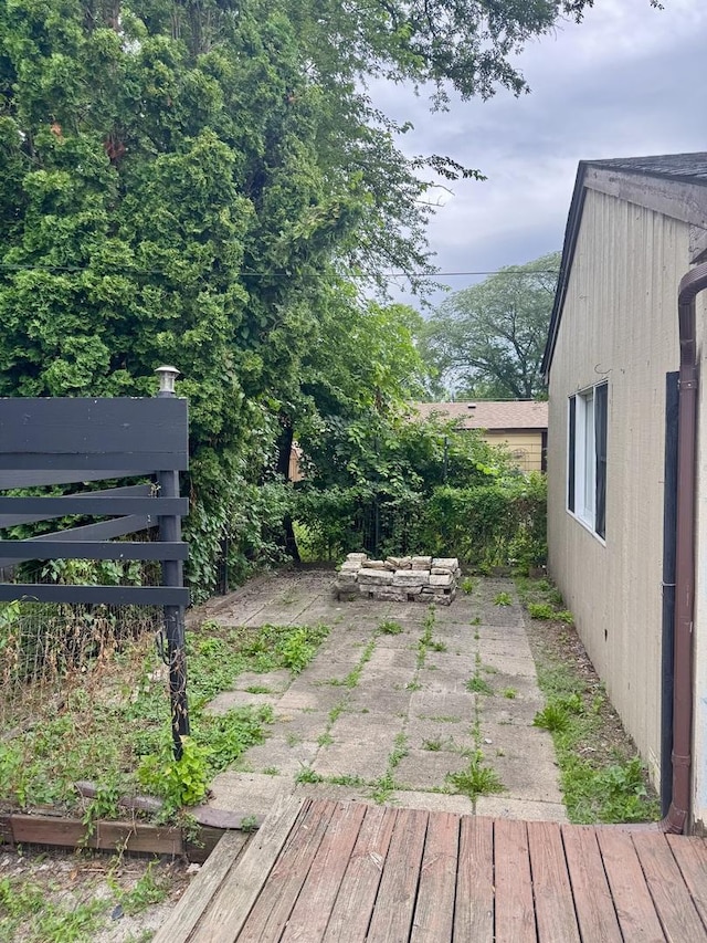 5125 W 101st St, Oak Lawn, IL 60453 - wooden terrace with a garden