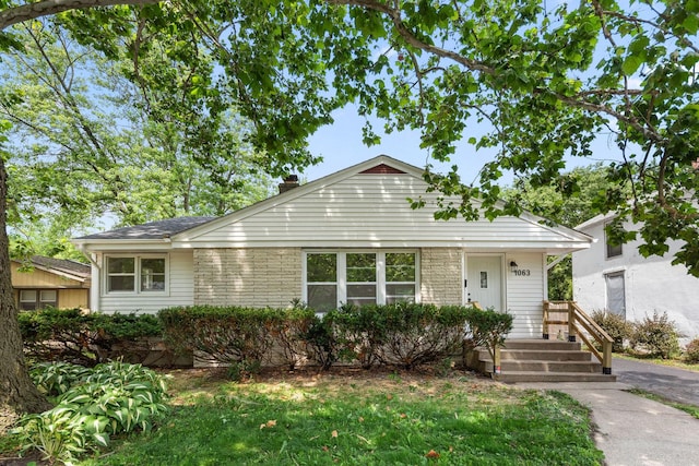 1063 S 8th Ave, Kankakee, IL 60901 - view of front of home with a chimney
