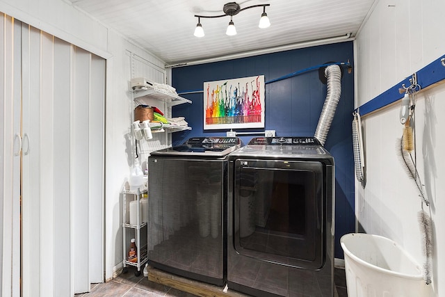 1108 Plaza Dr, New Lenox, IL 60451 - laundry area featuring washer and clothes dryer