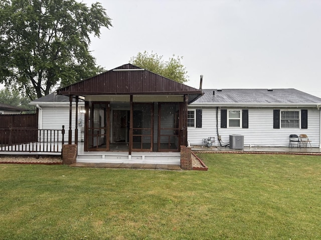 11071 E Fisher Rd, Rochelle, IL 60168 - back of property with a sunroom and a shingled roof