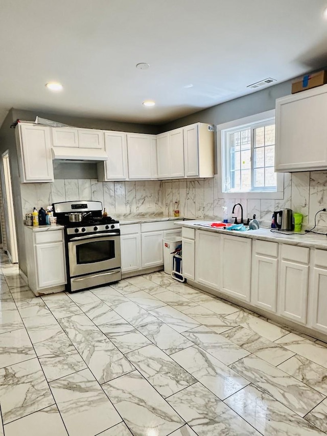 5424 S Winchester Ave, Chicago, IL 60609 - kitchen featuring gas stove, under cabinet range hood, tasteful backsplash, light countertops, and recessed lighting
