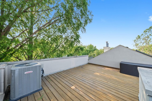 2031 W Saint Paul Ave Unit 2W, Chicago, IL 60647 - view of wooden terrace