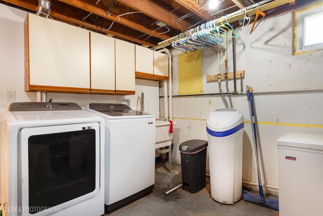 531 Rockland Rd, Crystal Lake, IL 60014 - washroom with washing machine and clothes dryer and cabinet space