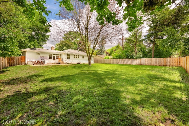 531 Rockland Rd, Crystal Lake, IL 60014 - fenced backyard with a patio