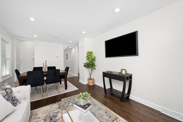 10846 S Sacramento Ave, Chicago, IL 60655 - living area featuring wood finished floors and recessed lighting