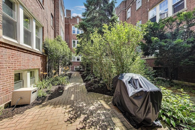 3851 N Kedvale Ave Unit E3, Chicago, IL 60641 - view of property's community featuring a patio