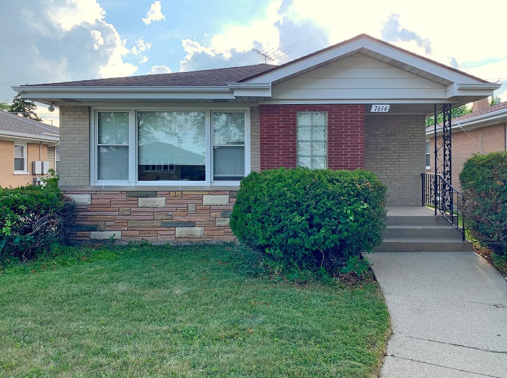 7614 N Neva Ave, Niles, IL 60714 - photo 1