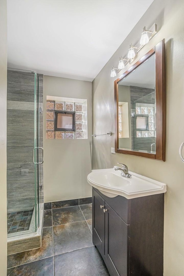 4640 N Kenmore Ave Unit 2S, Chicago, IL 60640 - full bath featuring vanity and a shower stall