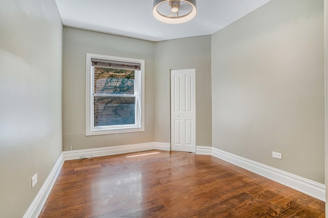 4640 N Kenmore Ave Unit 2S, Chicago, IL 60640 - unfurnished room featuring wood finished floors and baseboards