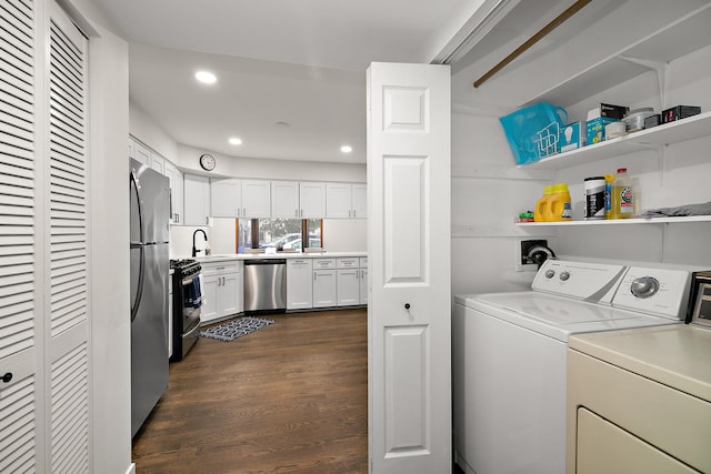 12256 S Arbor Trl Unit 11W, Palos Heights, IL 60463 - washroom featuring washing machine and clothes dryer, dark wood-style flooring, and recessed lighting