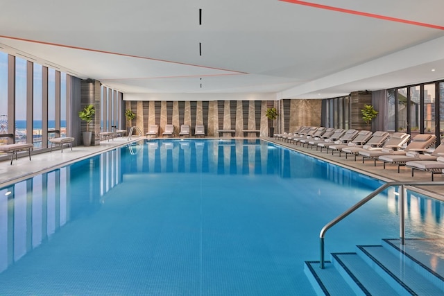 363 E Wacker Dr Unit 3303, Chicago, IL 60601 - view of indoor community pool