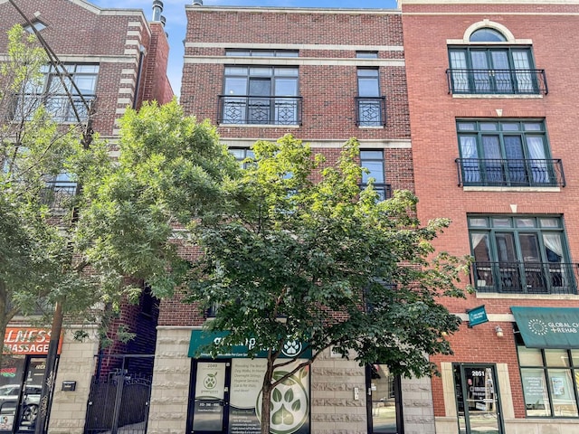 2049 W Belmont Ave Unit 4, Chicago, IL 60618 - photo 1