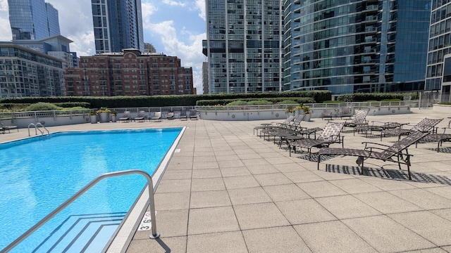 1211 S Prairie Ave Unit 2904, Chicago, IL 60605 - community pool with a city view and a patio