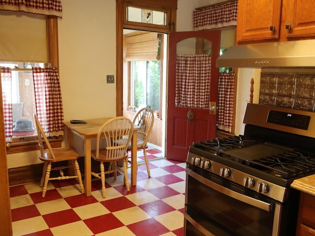 303 N Walnut St, Wenona, IL 61377 - dining space with light flooring