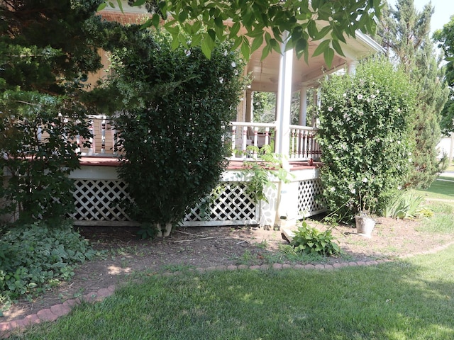 303 N Walnut St, Wenona, IL 61377 - view of grassy yard featuring a wooden deck