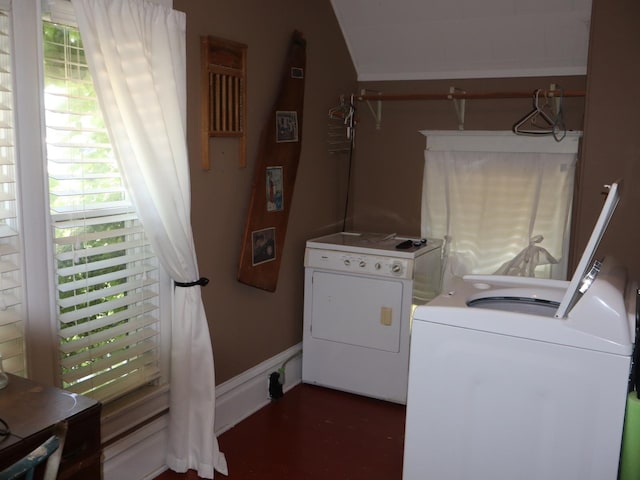 303 N Walnut St, Wenona, IL 61377 - laundry room featuring washing machine and clothes dryer