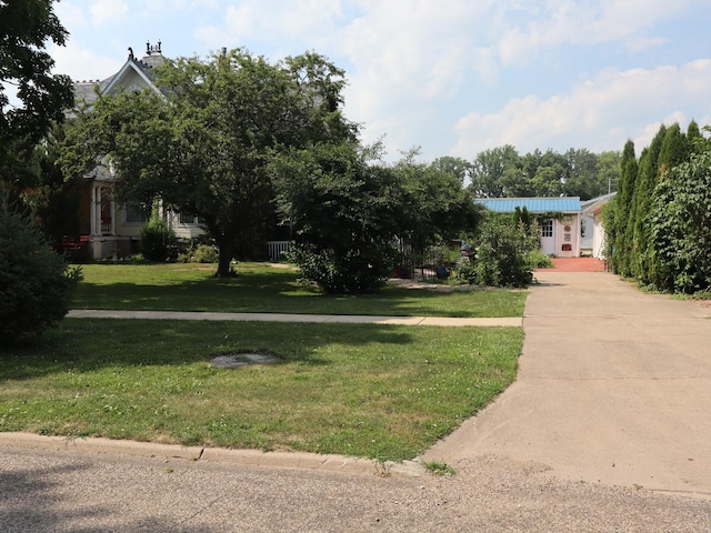 303 N Walnut St, Wenona, IL 61377 - view of front facade with a front lawn and driveway
