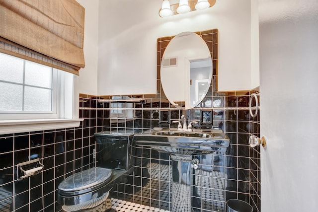 2425 Flossmoor Rd, Flossmoor, IL 60422 - bathroom with toilet and tile walls